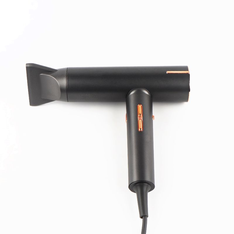 Design innovant et sèche-cheveux ultra-compact avec moteur sans balais haute vitesse 110 000 tr/min.